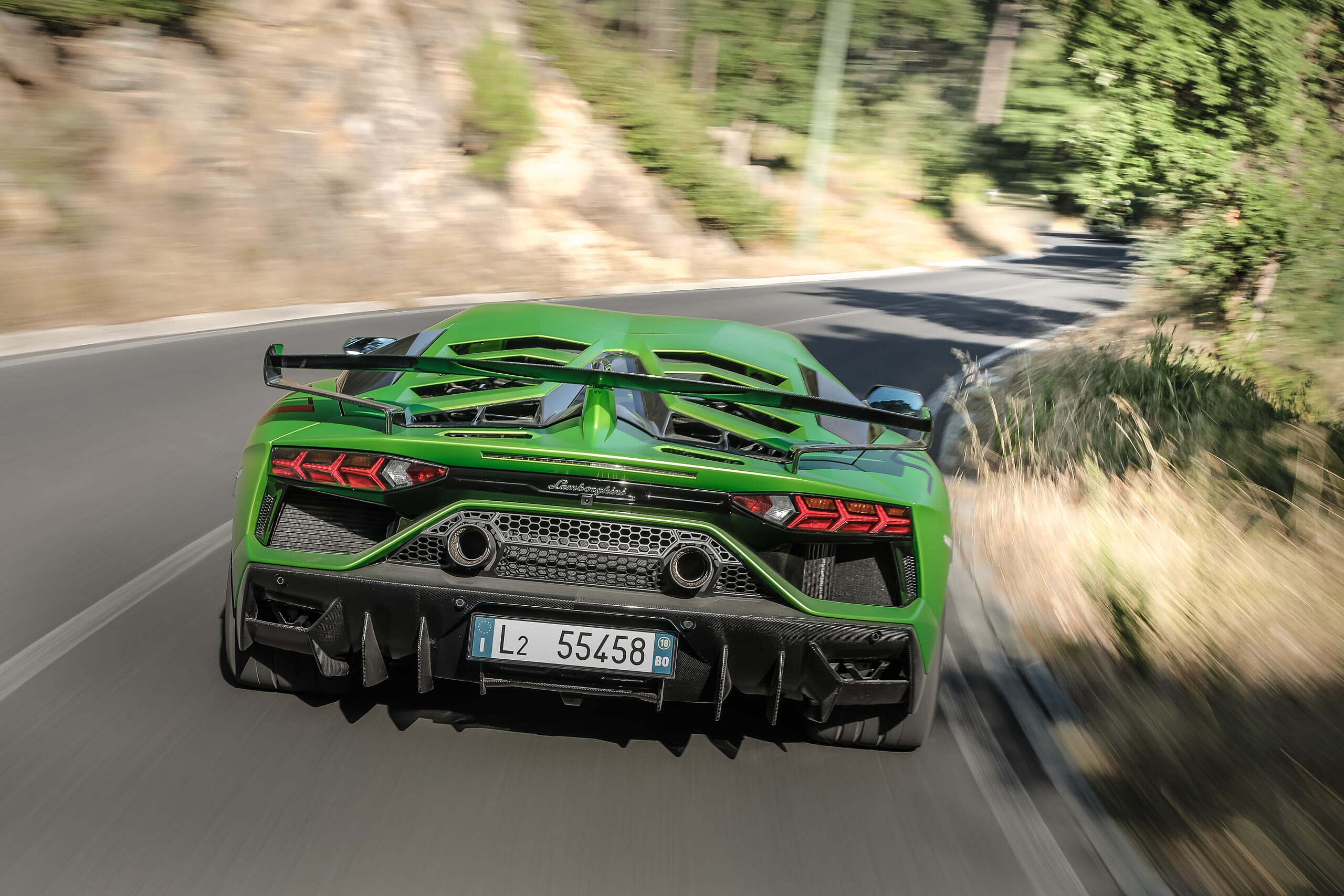 Lamborghini_Aventador_SVJ_Green_Road_06