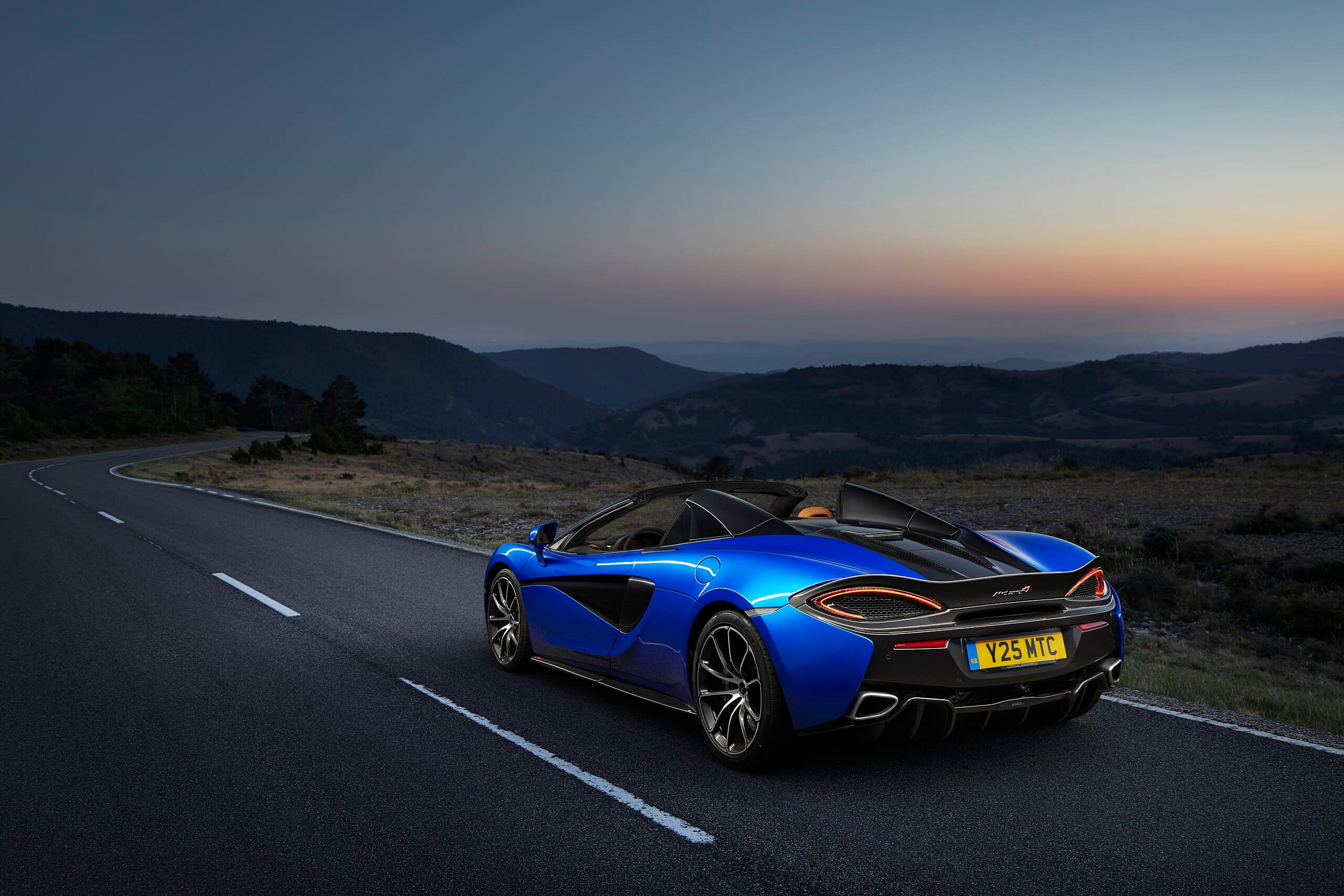 Large-7972-McLaren570SSpider-VegaBlue