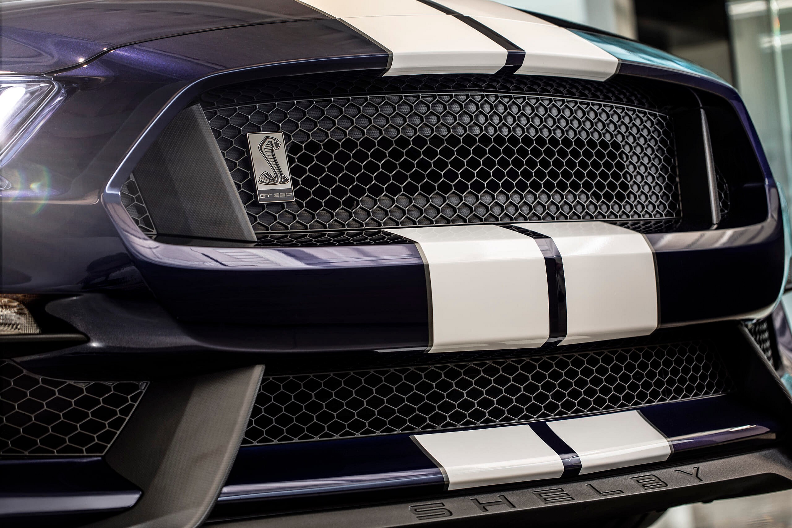 ShelbyGT350_08_HR