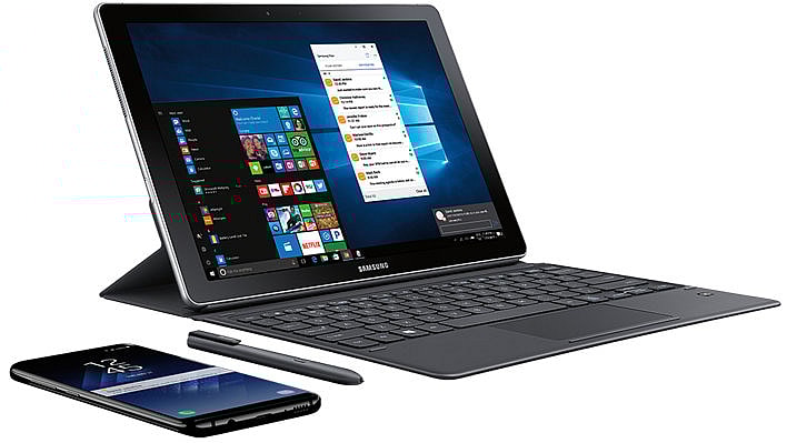 2_Seamlessly_connected_silver_SM-W720NZKBXAR