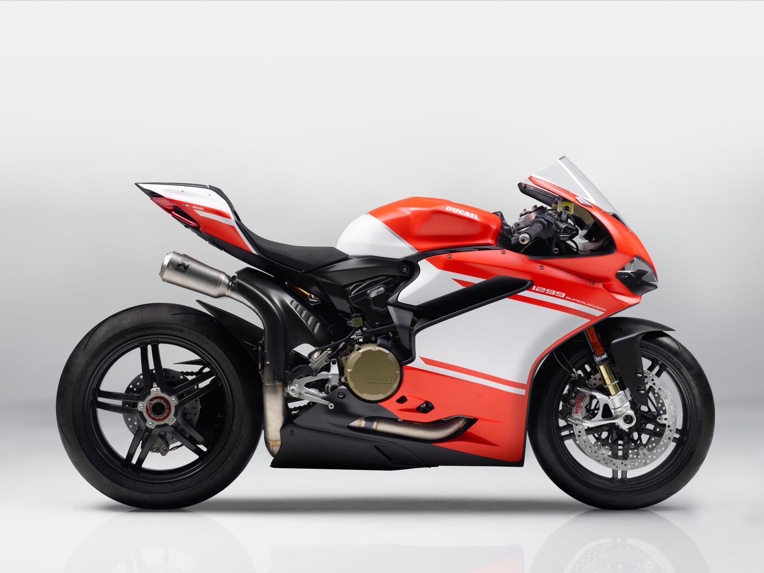 4-02 1299 SUPERLEGGERA.jpg