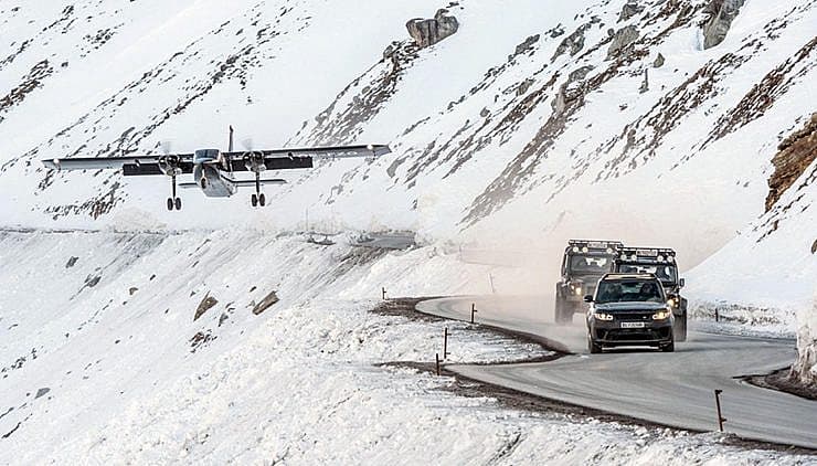 James-Bond-Spectre-Land-Rover-Defender-SVX-Action-2-740x422