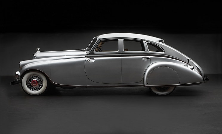 Pierce-Arrow_Silver_Arrow__1933__view_B_744_450.jpg