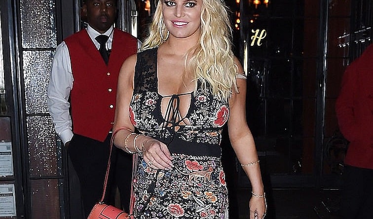 jessica-simpson-cleavage-1