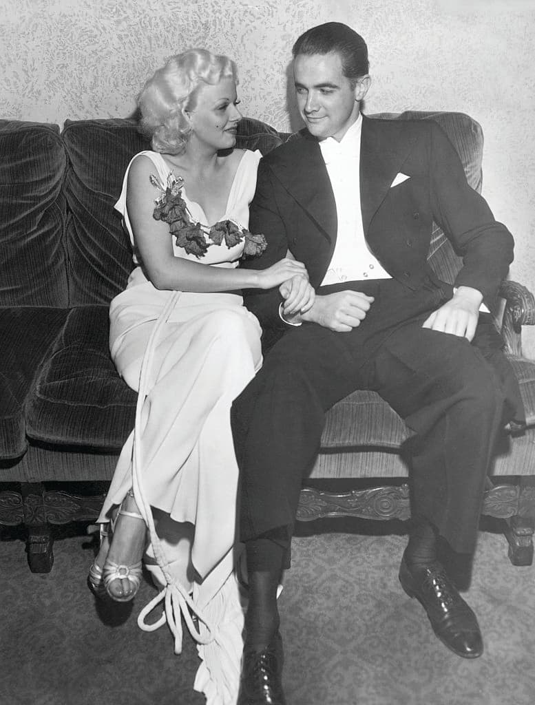 Howard Hughes (2)