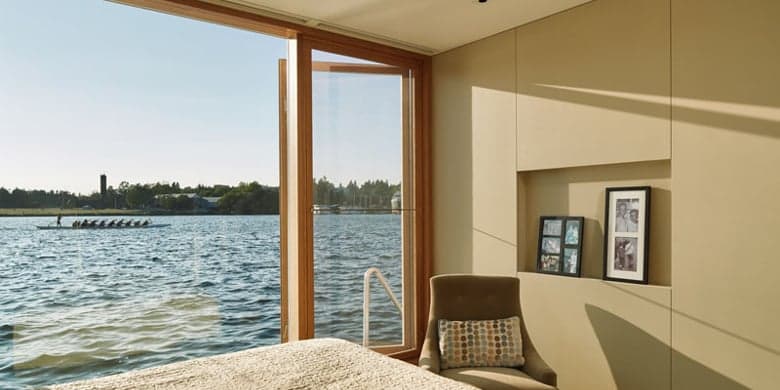 Vandeventer Carlander Seattle Floating Home - bedroom.jpg Large-windowed bedrooms adorn the lower level (Photo: Benjamin Benschneider Photography)