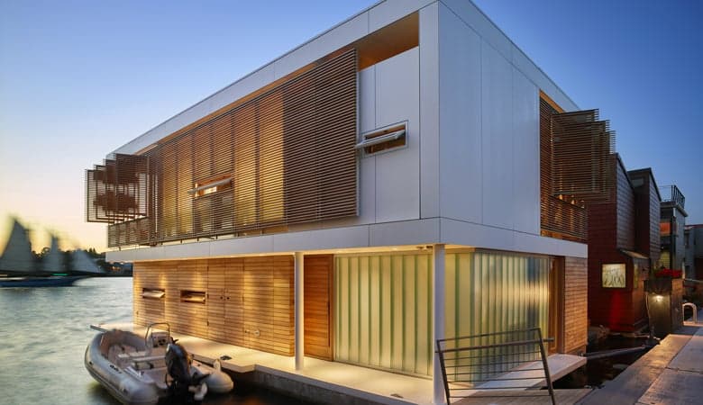 Vandeventer Carlander Seattle Floating Home - from dock.jpg Access to the entry and boat (Photo: Benjamin Benschneider Photography)