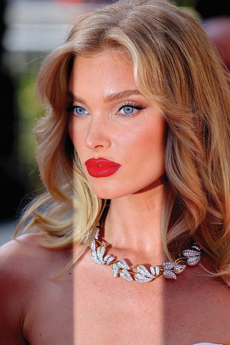 Mulher mais bonita do mundo sofre de Samhainofobia; entenda, image size:788x1182