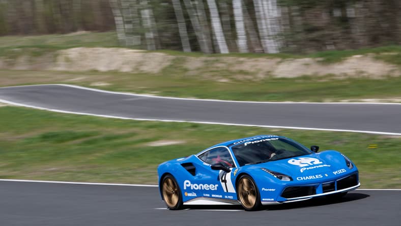160243-car-ferrari-tour-auto.jpg