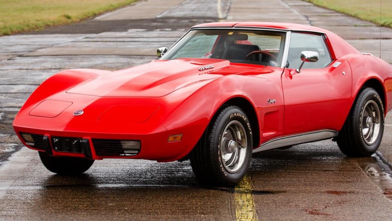 1976-Chevrolet-Corvette-Stingray-Coupe-promo_0