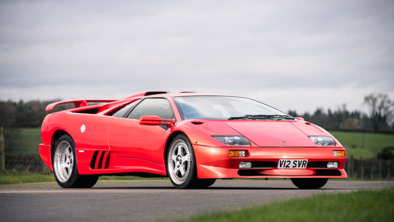 1999 Lamborghini Diablo SV red front 34.png
