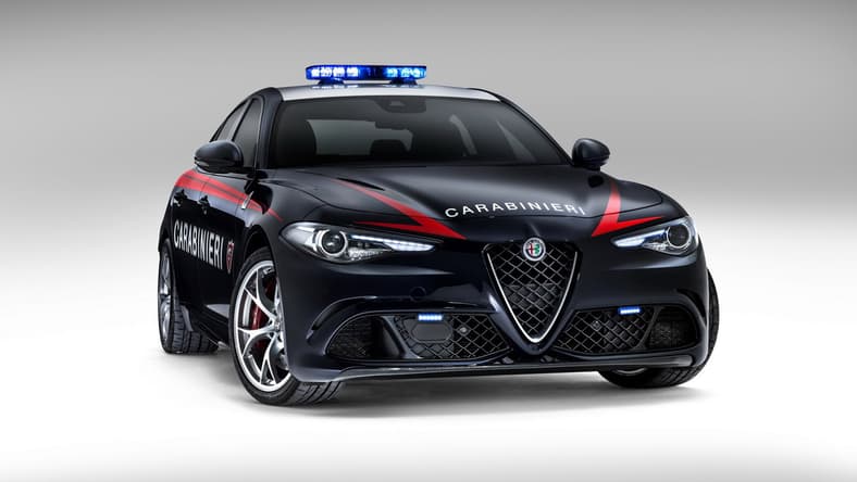 alfa-romeo-giulia-qv0police-1.jpg