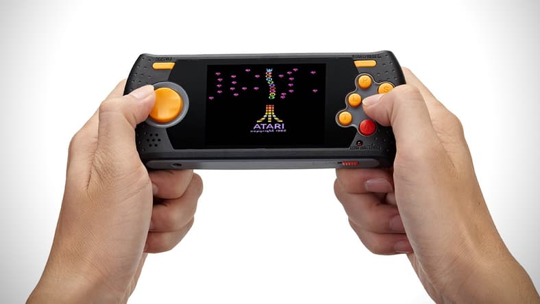 Atari-Flashback-Portable-Gaming-Console-01