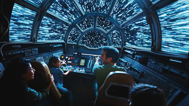 disneyland-star-wars-land-millenium-falcon
