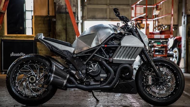 Ducati custom enginethusiast1.jpeg