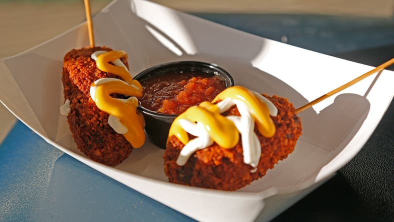 eoy_delicious_stadiumfood_sl.jpg