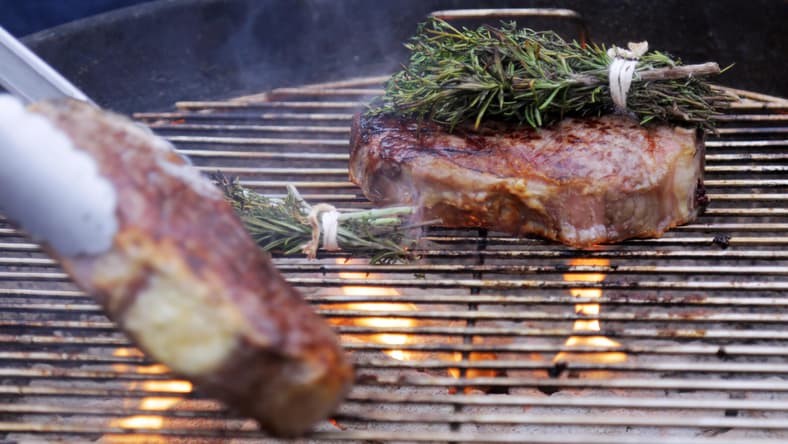 facebook-Linked_Image___Andrew Zimmern's Grilled NY Strips_1