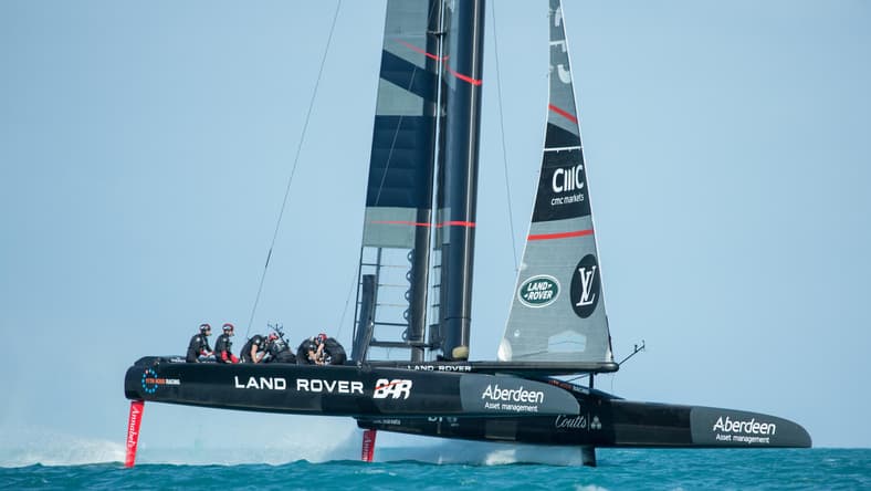 facebook-Linked_Image___landroverbarr1raceboat