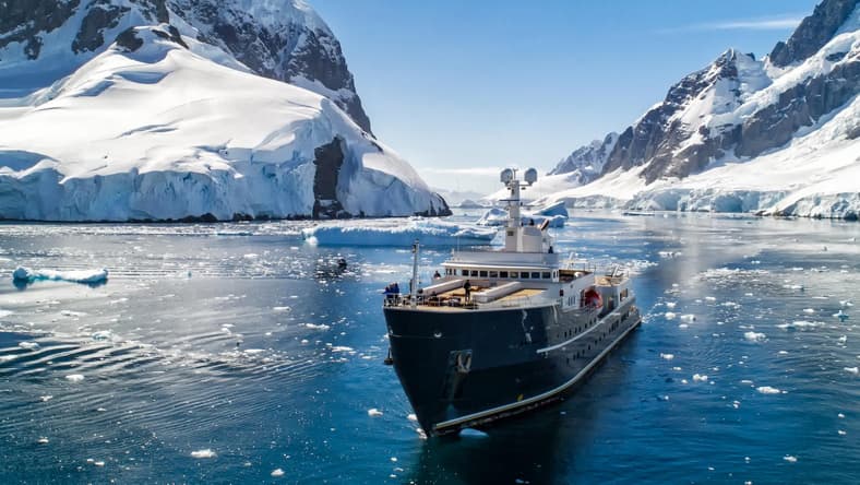 facebook-Linked_Image___LEGEND-Antarctica-credit-Christopher-Scholey-copy.jpg ariodante promo