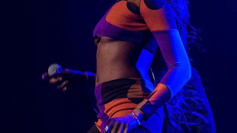 np121715_Azealia_Boob.jpg