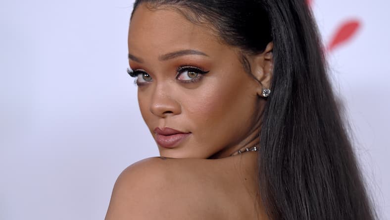 np012916_Rihanna_evergreen.jpg