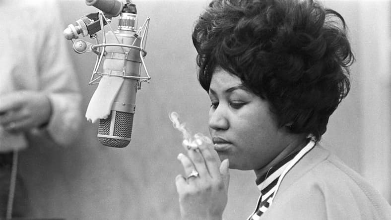np123015_Aretha_Obama.jpg