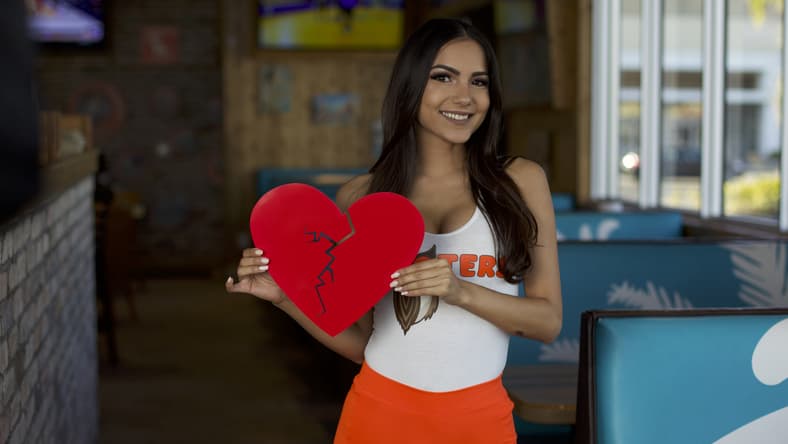 hooters-shred-your-ex-2018