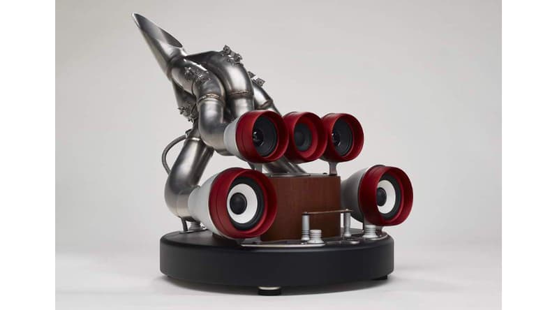 XiLO offers wireless connectivity and surround sound
