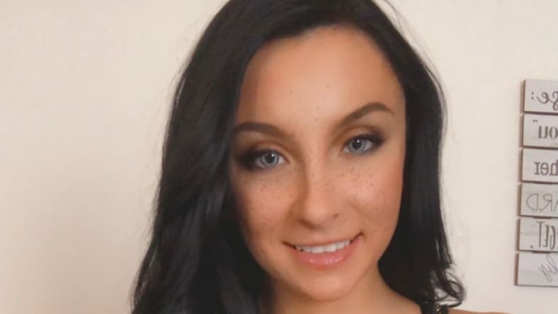 jane-dushane-winner-versusgame-triller-maxim-super-bowl-contest-1b