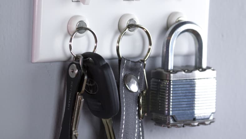 KeySmart KeyCatch magnetic key holder