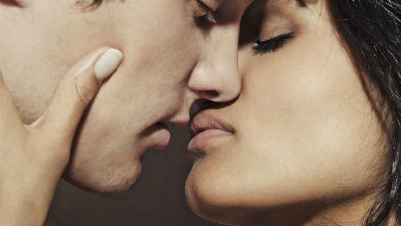 kissing1