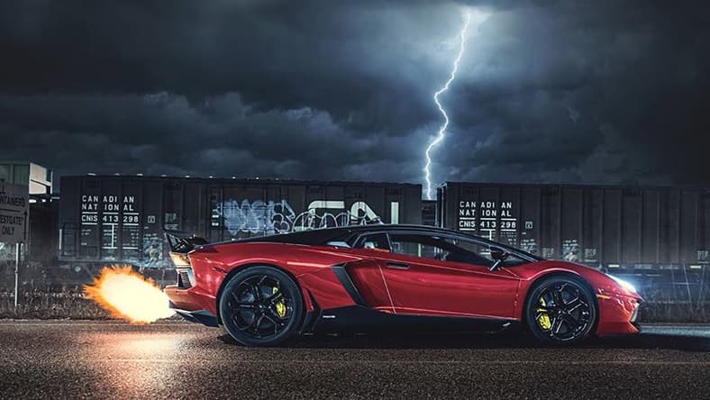 lamborghini-aventador-exhaust-flame-battles-lightning-strike-in-this-epic-photo-90637_1.jpg