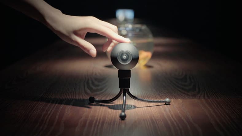 The tiny Luna 360 video camera