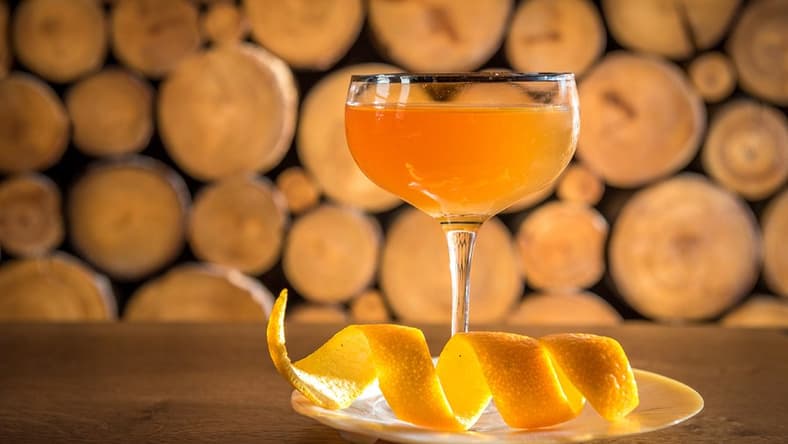 nello-alpine-royale-cocktail-hour.jpg