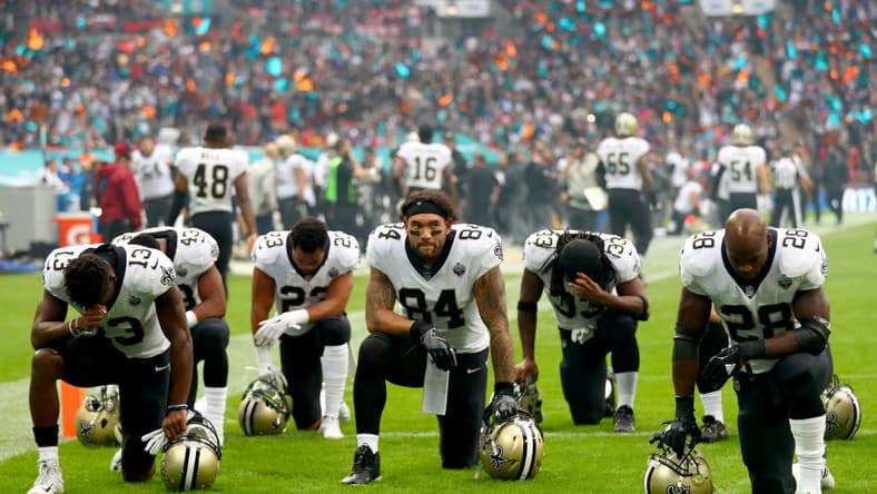 New Orleans Saints players and team kneel prior to the NFL match between New Orleans Saints and Miami Dolphins at Wembley Stadium on October 1