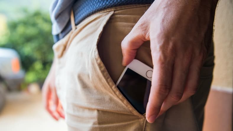 np_022216_cellphone-pocket.jpg