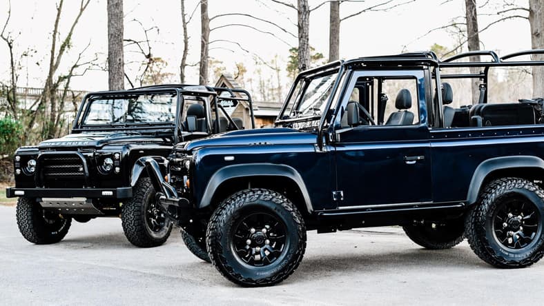Osprey 1995 Land Rover Defender 90 Promo