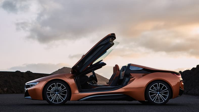 P90285405_highRes_the-new-bmw-i8-roads