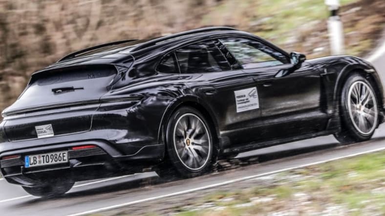 Porsche Taycan Cross Turismo Promo