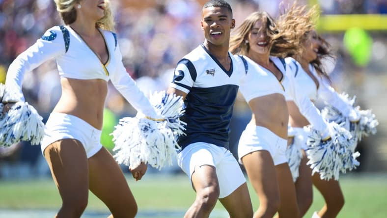 rams-male-cheerleader-GettyImages-1034518806