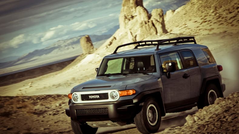 2014_Toyota_FJ_Ult_002.jpg