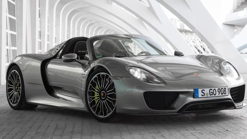 facebook-Linked_Image___2015 Porsche 918 Spyder _1_.JPG