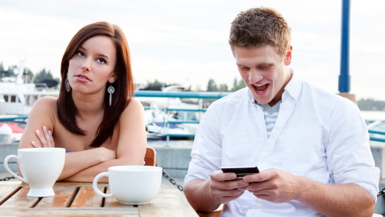 Ghostbot app automatically texts bad dates (Photo: Justin Horrocks/Getty Images)