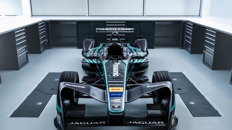 jagracinglaunchitype1front208091604.jpg
