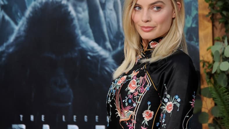 margot-robbie-date-main.jpg