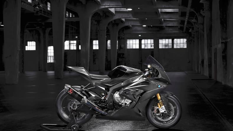 P90242022_highRes_bmw-hp4-race-advance.jpg
