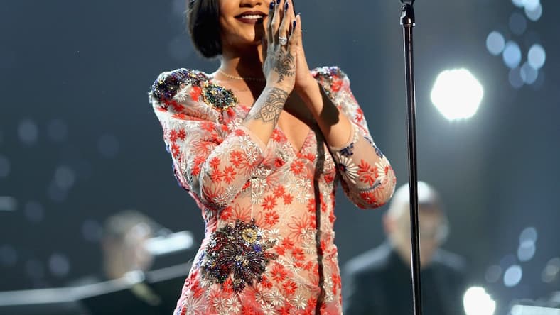 rihanna-statue-main.jpg