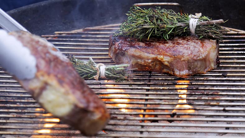 facebook-Linked_Image___Andrew Zimmern's Grilled NY Strips_1