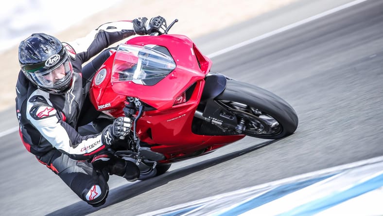 2020 Ducati Panigale V2 Promo
