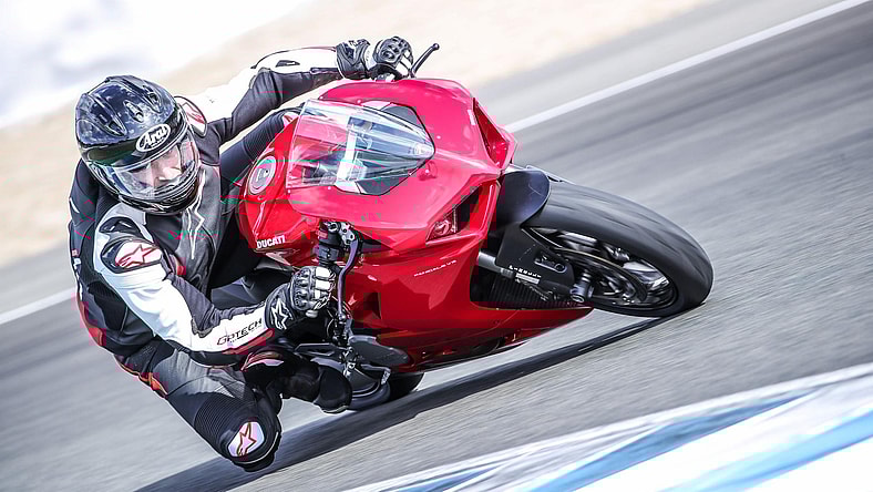 2020 Ducati Panigale V2 Promo